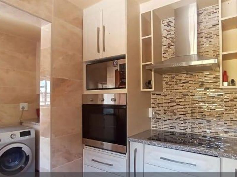 3 bedroom modern home - Photo 8