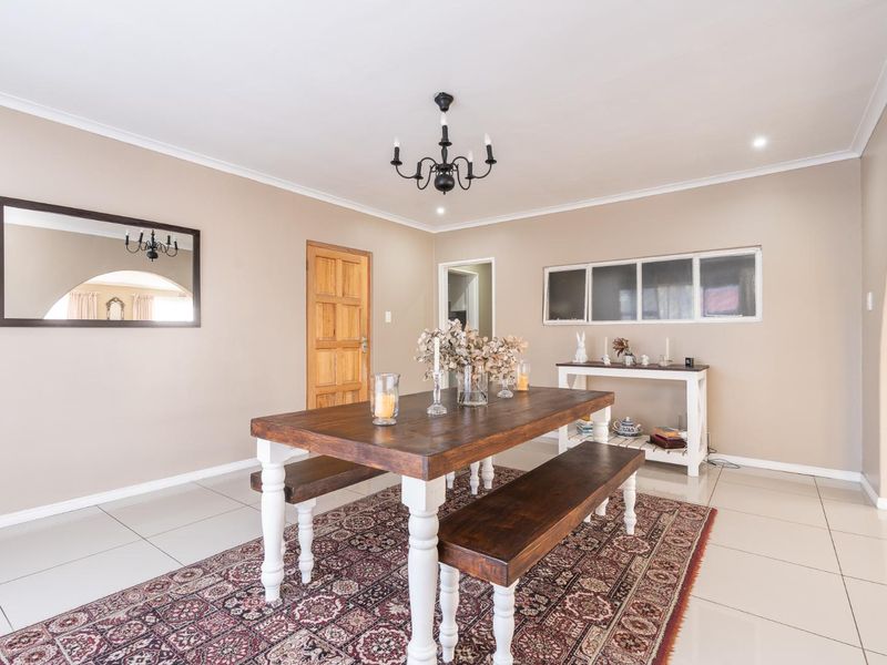 FREE STANDING FAMILY HOME - 3 BEDROOMS - 2.5 BATHROOMS - Photo 10