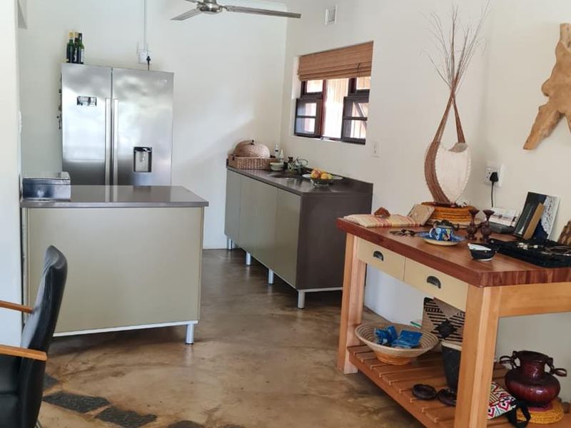 STYLISH PROPERTY! - Photo 7