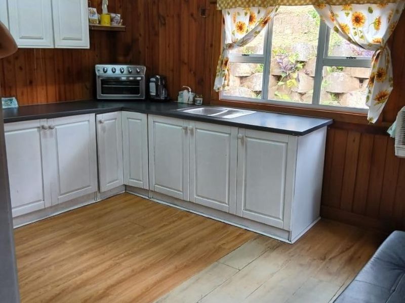 Tranquil and Nestled 2 bedroom wood cabin in Queensburgh Caravan Resort - Photo 9