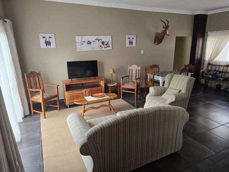 2 Bedroom Flat to Rent in Van Riebeeck Park - Photo 2