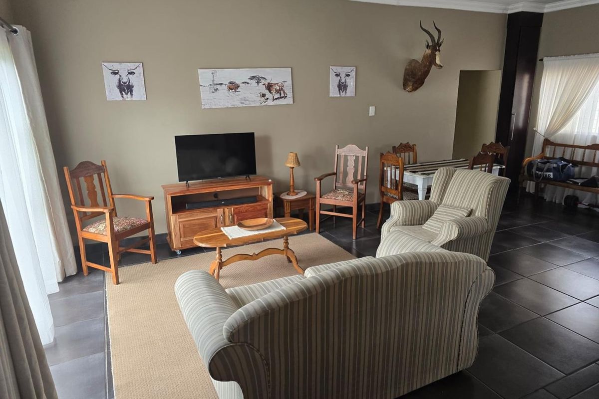 2 Bedroom Flat to Rent in Van Riebeeck Park - Photo 2