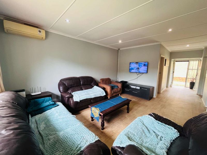 Hendra - Family Living with Income Potential in Sought-After Glen Anil - Photo 7