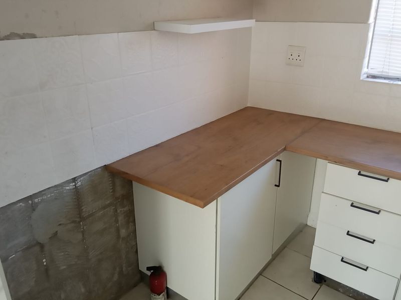 Your Secure Family Home in Wilgeheuwel R750 000 Negotiable - Photo 5