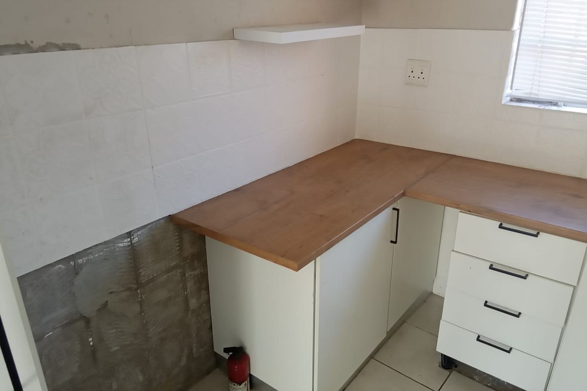 Your Secure Family Home in Wilgeheuwel R750 000 Negotiable - Photo 5