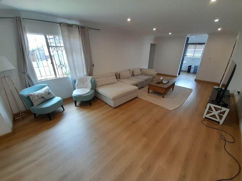 Astonishing estate ideally suited for a large family - Photo 7