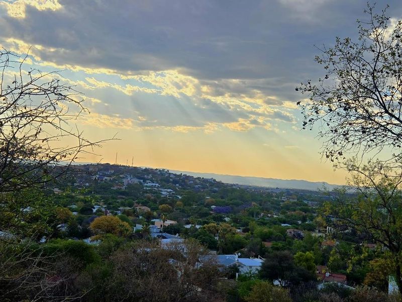 North facing plot with sunset views in popular street in Klein Windhoek - Photo 2
