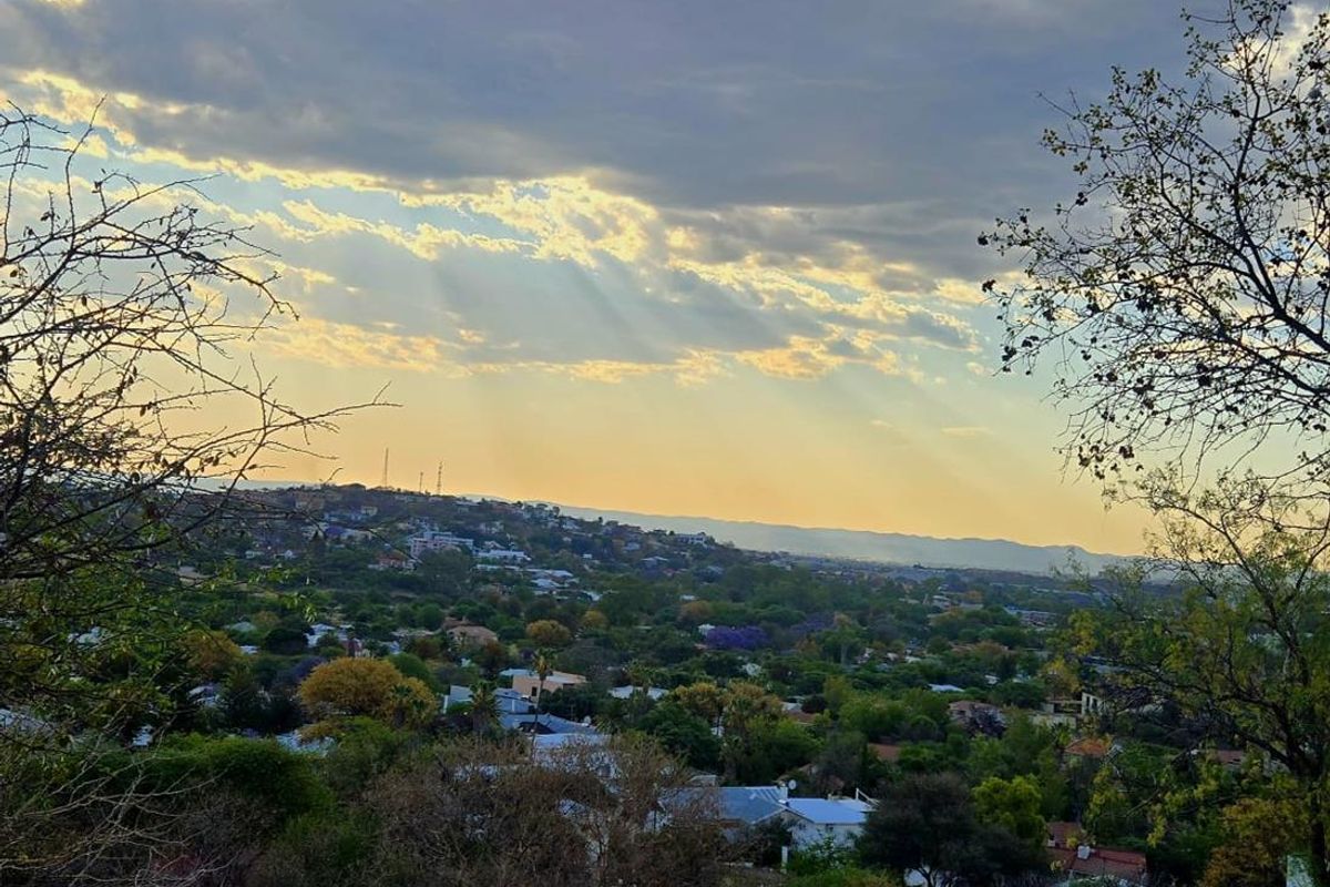North facing erf with sunset views in popular street in Klein Windhoek - Photo 2