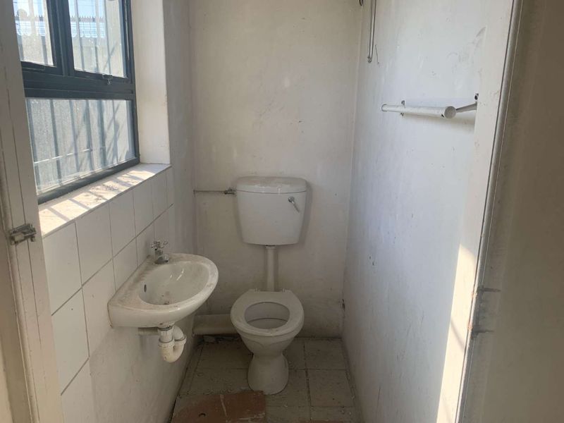 Prime Retail Space: Boost Your Business in a Bustling Center - Photo 9