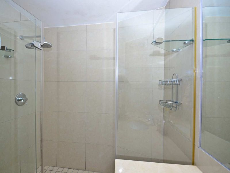 Furnished 2 bedroom apartment in Sea Point - Photo 9