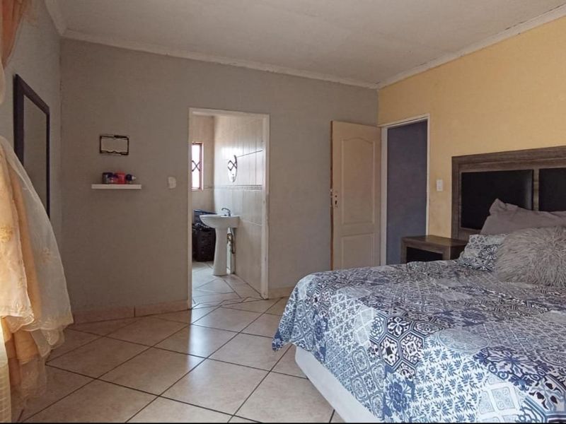 3 Bedroom House for Sale in Soshanguve, Pretoria - Photo 7