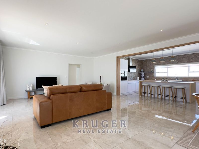 Contemporary Family Home - Photo 8