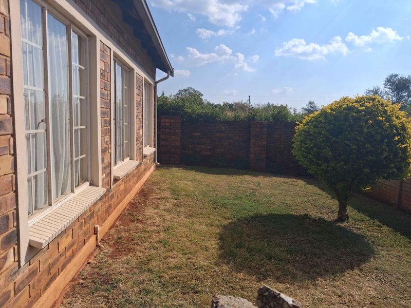 Secure Living in The Orchards: 3 Beds, 1 Bath, Prime Location - Photo 2
