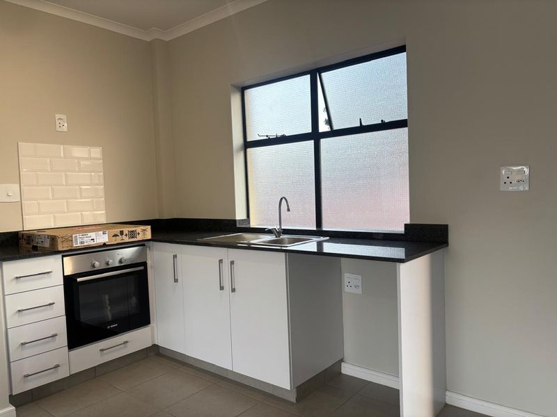 Modern 1 Bedroom Apartment for Sale - Photo 2