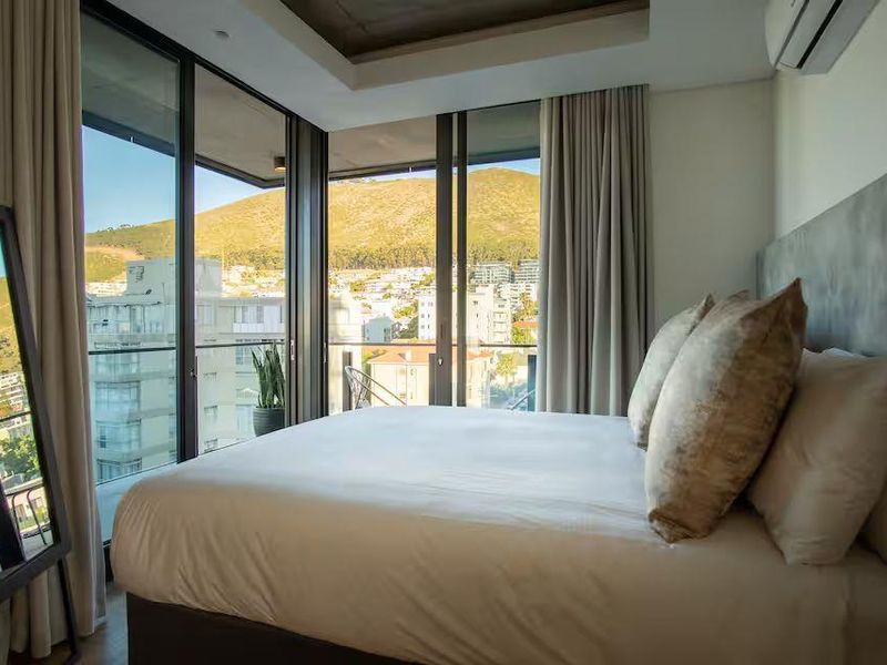Stylish Apartment at Station House - Photo 9