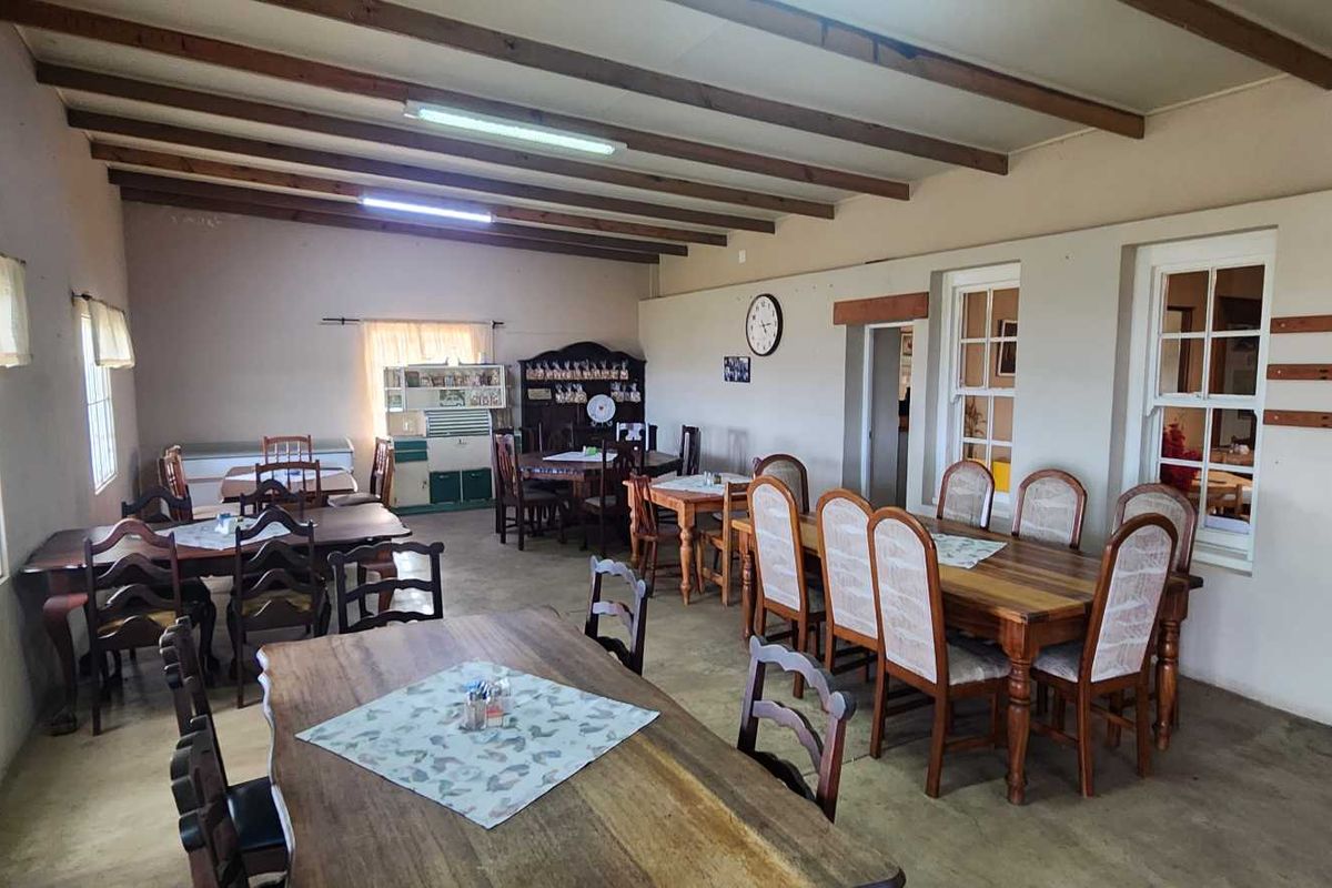 WELL LOCATED INCOME GENERATING PROPERTY - Photo 3