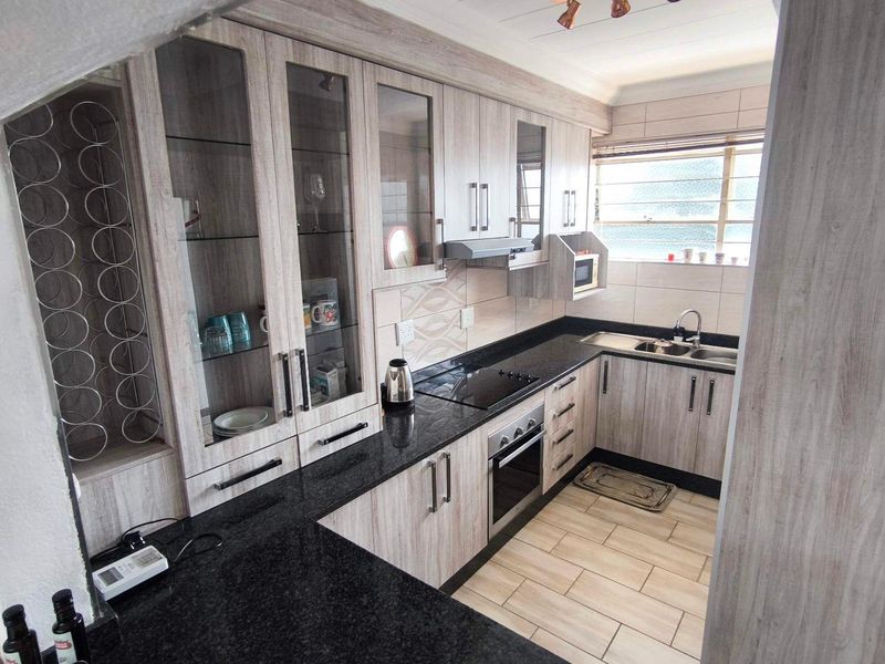 Contemporary Living: Perfect 2-Bed Apartment for You! - Photo 5