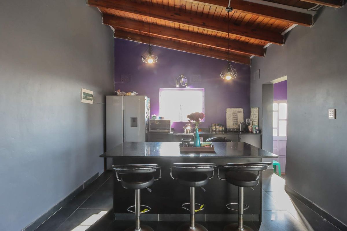 Modern Split-Level Family Home with Poolside Entertaining & Immaculate Finishes! - Photo 5