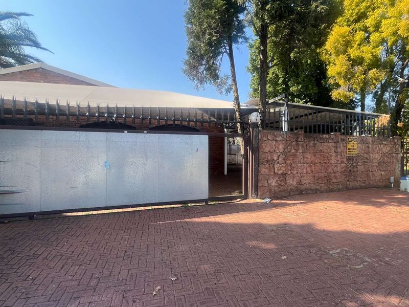 Property in Brackendowns - Photo 10