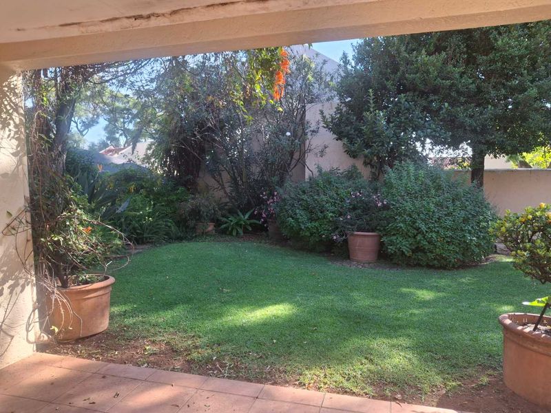 A GORGEOUS TWO BEDROOM SIMPLEX - Photo 1