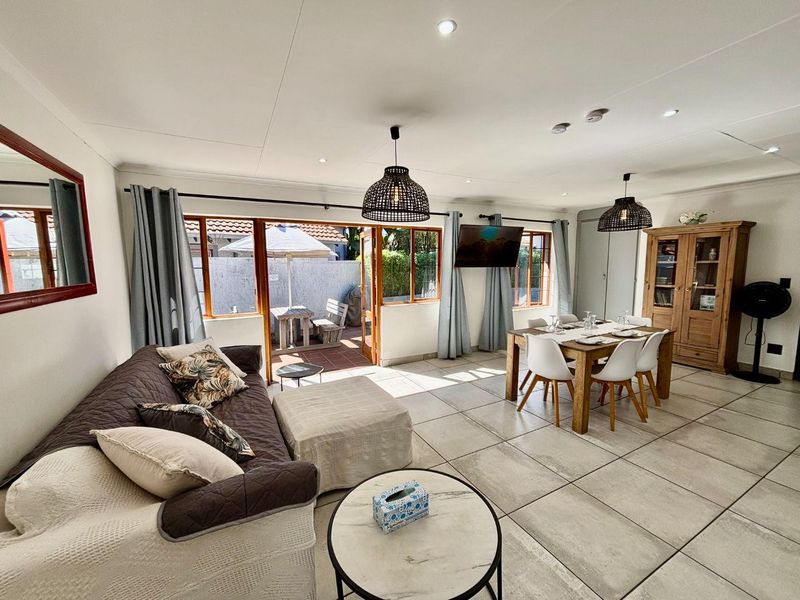 Exquisite, stylish townhouse to rent in Die WIlgers - Photo 2