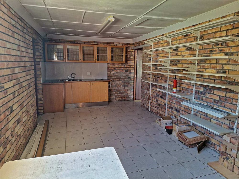 Single garage with plumbing