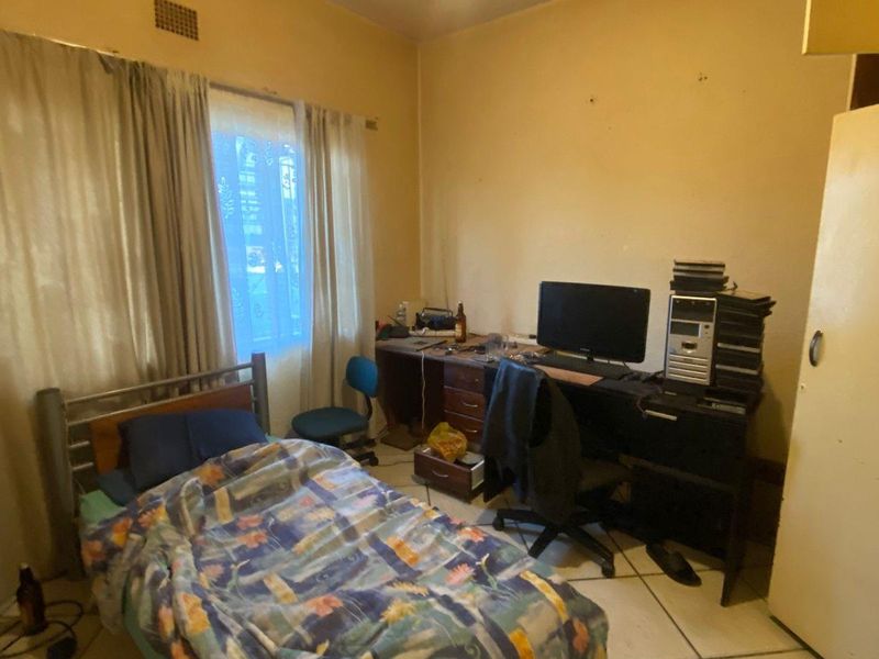 Two bedroom Ground floor unit up for grabs - Photo 6