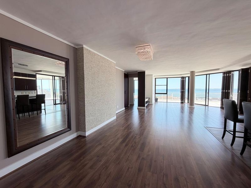 Luxury Penthouse with Panoramic Ocean & Table Mountain Views - Photo 9