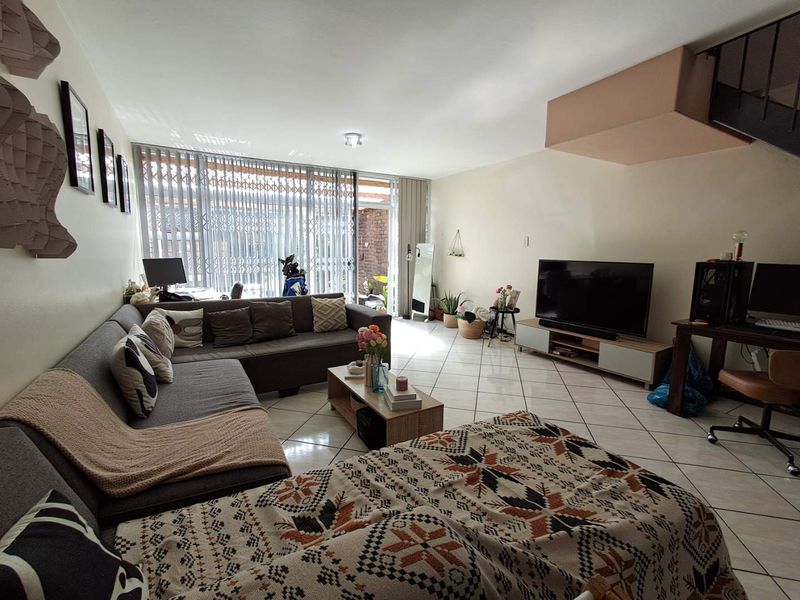 2 bed, 1.5 bath duplex in Queenswood - Photo 4