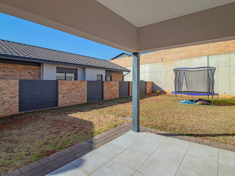Three Bedroom home in Secure Estate - Photo 4