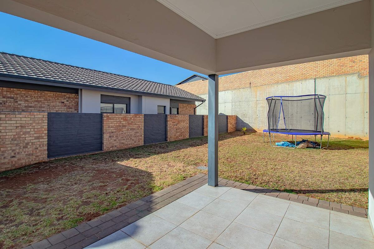 Three Bedroom home in Secure Estate - Photo 4