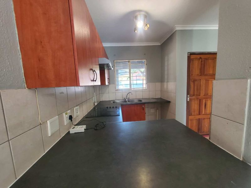 Beautiful ground floor apartment in Yale complex, Willowbrook - Photo 9