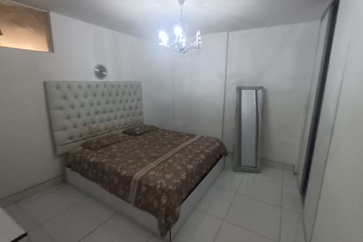 Stylish 1-Bedroom with Room for Up to Six Guests - Photo 2