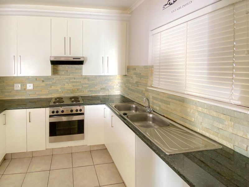Charming Townhouse in Secure Sandton Village Estate, Paulshof - Photo 8