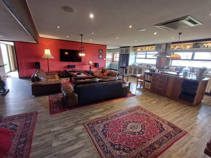 Immaculate and Classy... - Photo 8