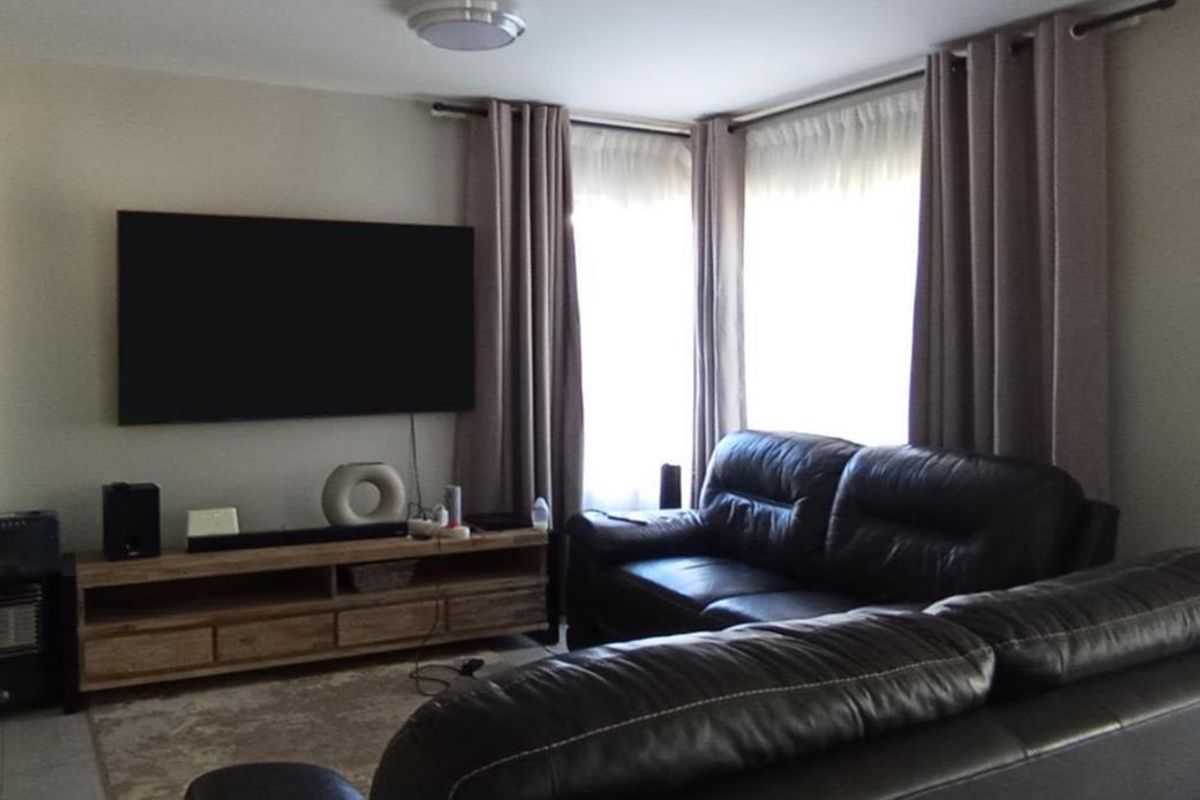 A home that reflects your success. - Photo 2