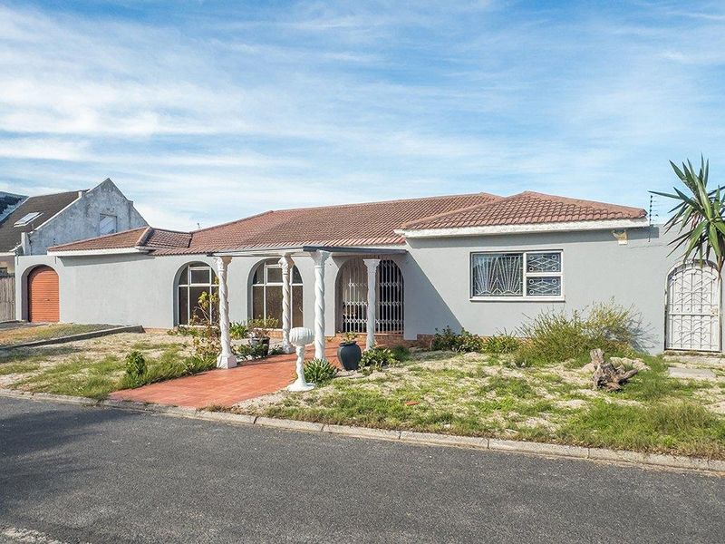 Spacious Family Home with a Separate Flatlet - Photo 1