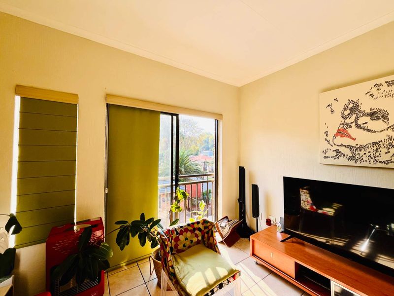 Prime Westdene Location: Secure, Stylish, and Central! - Photo 10