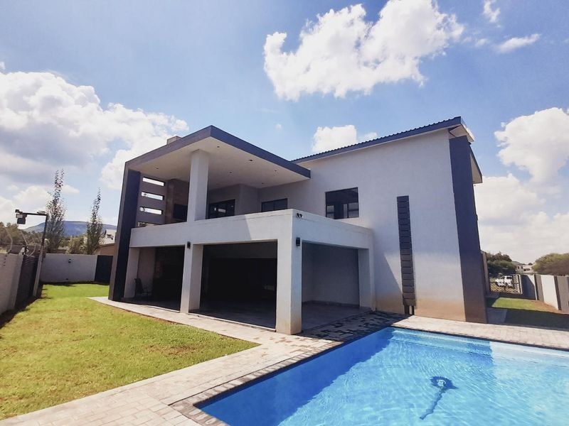 "Unveil Your Dream Home at Gateway Estate: Luxury Awaits - Photo 2