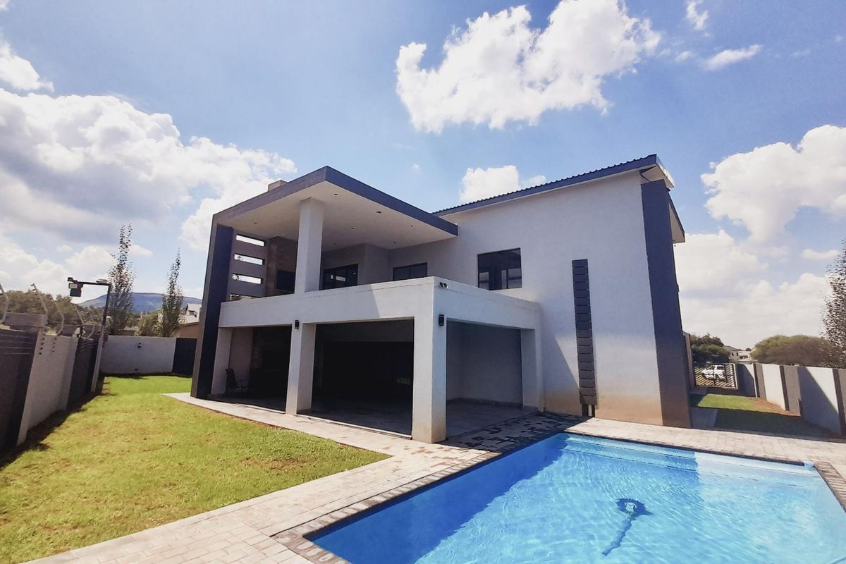 "Unveil Your Dream Home at Gateway Estate: Luxury Awaits - Photo 2