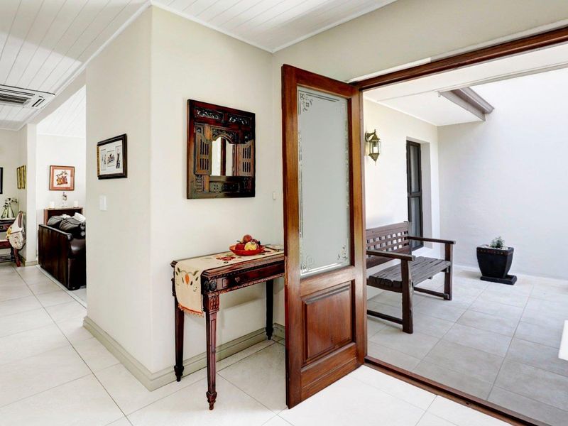 Spacious 4 Bed Family Home in Mature Garden – Walk to School! - Photo 4