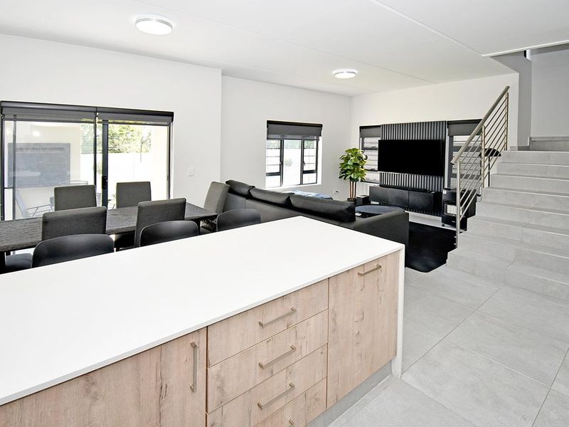 Fully Furnished 3-Bedroom Home in Springwood Estate | Pet-Friendly Garden | Move-In Ready Living - Photo 7