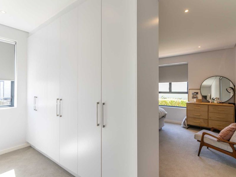 A stylish three-bedroom home in North Pointe Neighbourhood on Val de Vie Estate. - Photo 8