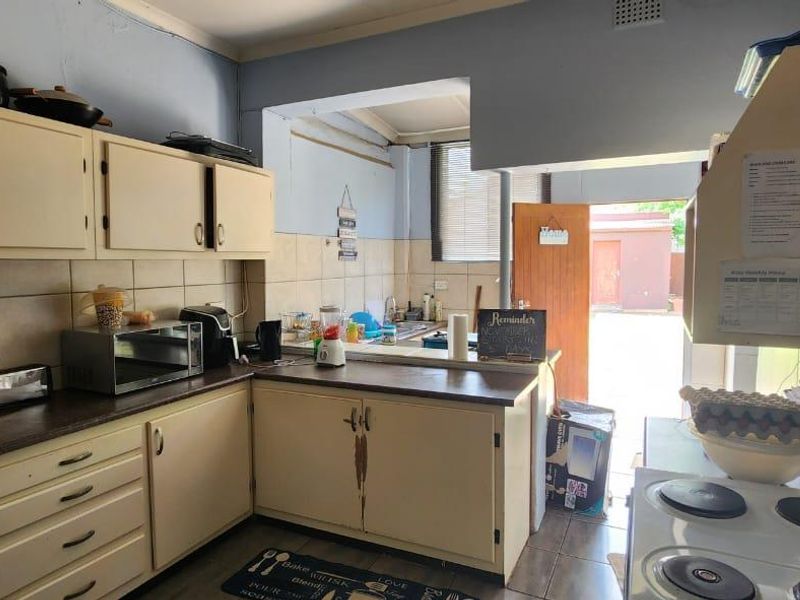 4 Bedroom House For Sale in Selection Park - Photo 8