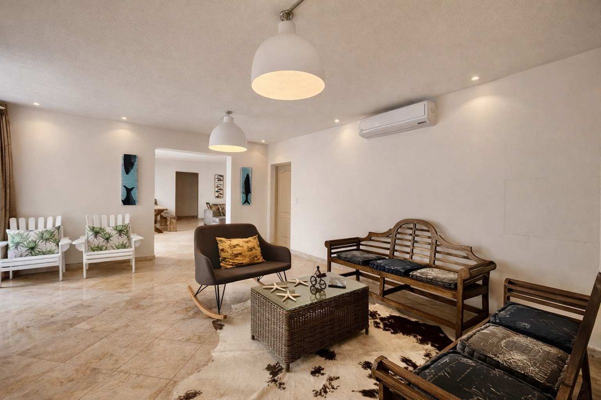 Live Large: Expansive Home with Security & Entertainment - Photo 5