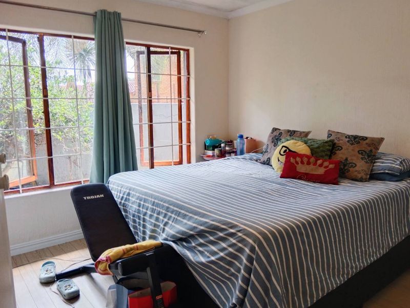 Two Bedroom Garden simplex To Let - Photo 5