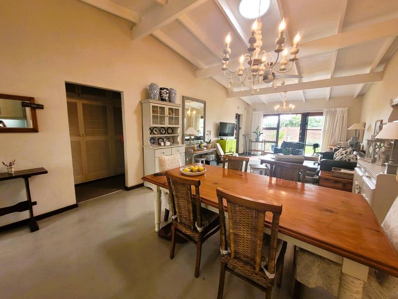 **Stepless - Charming, Spacious Corner Simplex with Extra Parking ** - Photo 10