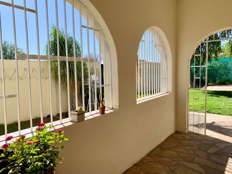 Okahandja 🌟 Live Luxuriously, Sustainably! 🌟 - Photo 2