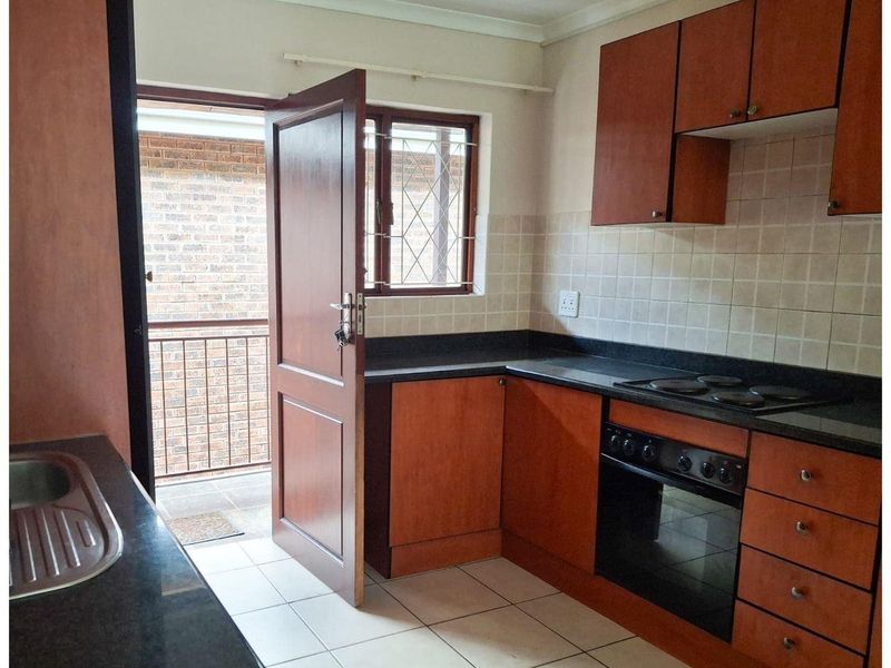 Large two bedroom apartment in Howick Central - Photo 5