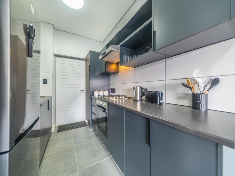 2 Bedroom Apartment - Photo 3